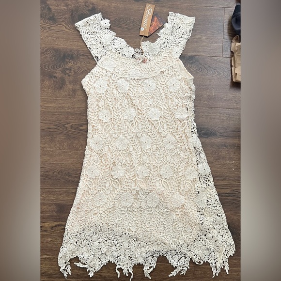 NWT - Francesca's Brontë Lace Dress - Picture 2 of 4